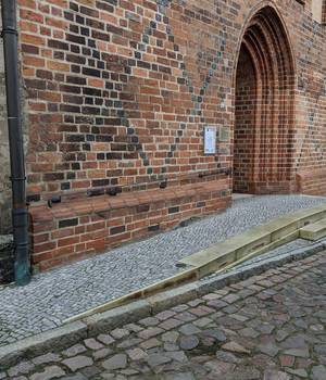 Barrierefreier Zugang zur Salzkirche