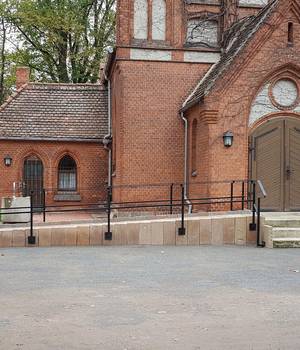 Barrierefreier Zugang zur Friedhofskapelle