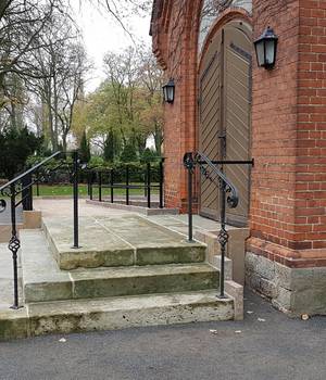 Barrierefreier Zugang zur Friedhofskapelle