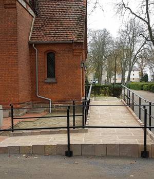 Barrierefreier Zugang zur Friedhofskapelle